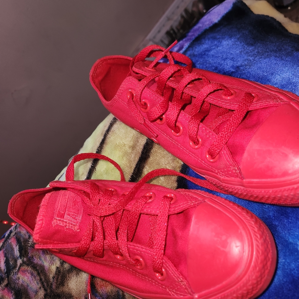 Brand New Women's or men's red Converse shoes - Picture 4 of 4